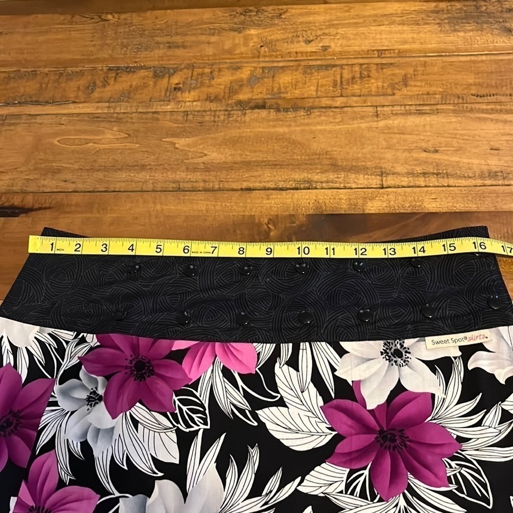 SWEET Spot adjustable/reversible skirt, fits size 2-14 - Picture 3 of 6